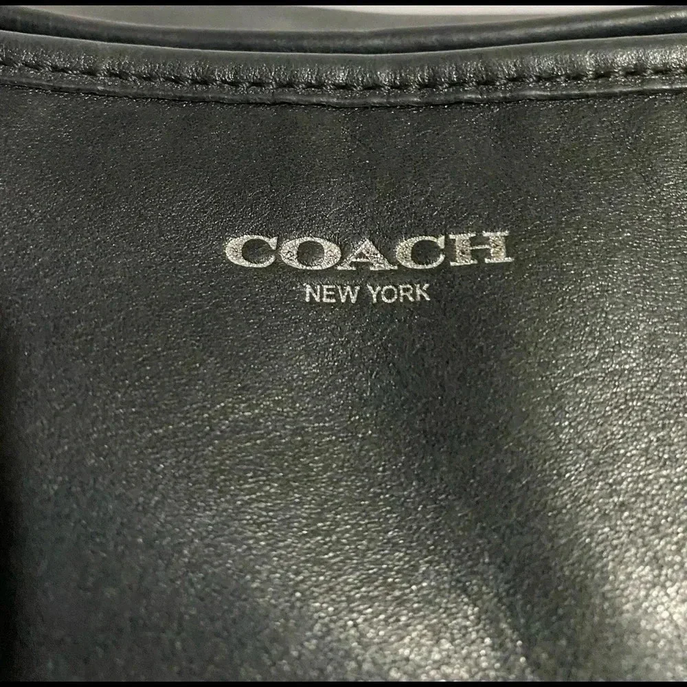 Coach vintage black leather shoulder handbag